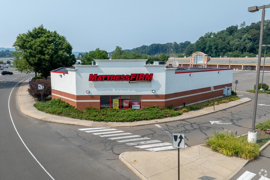 More Photos Of 403-495 Main St, Ansonia Unknown For Lease