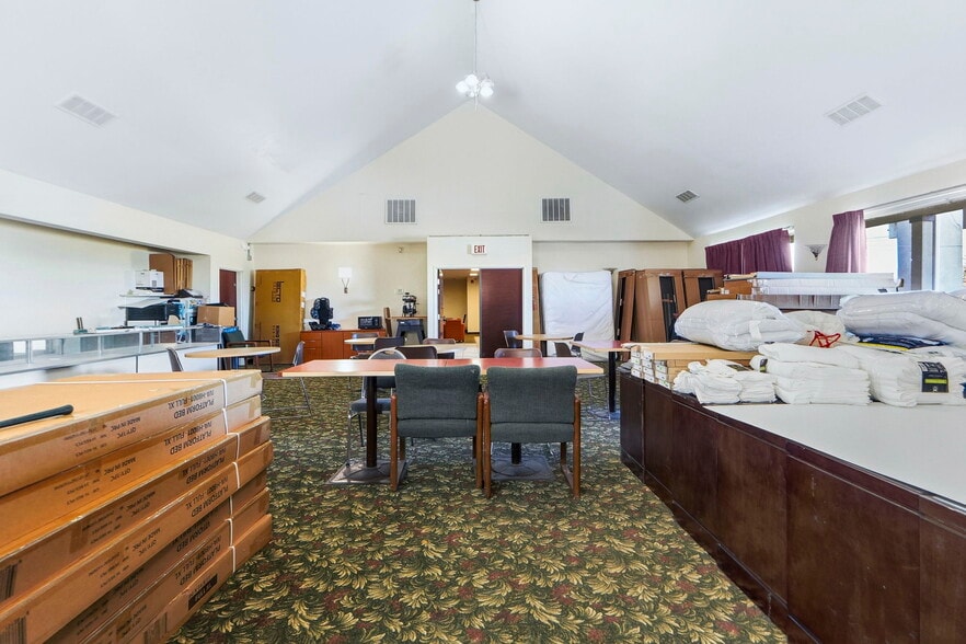 More Photos Of 3527 W Coliseum Blvd, Fort Wayne Hotel For Sale