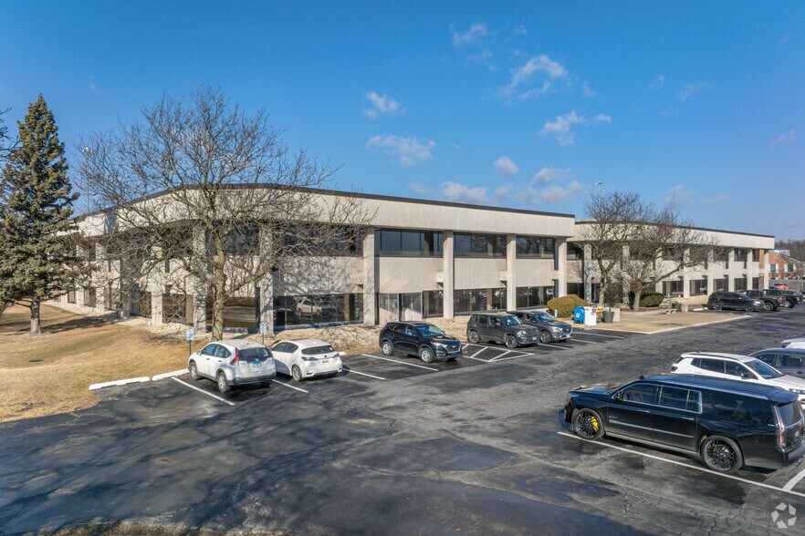 Primary Photo Of 100 Tower Dr, Burr Ridge Medical For Lease