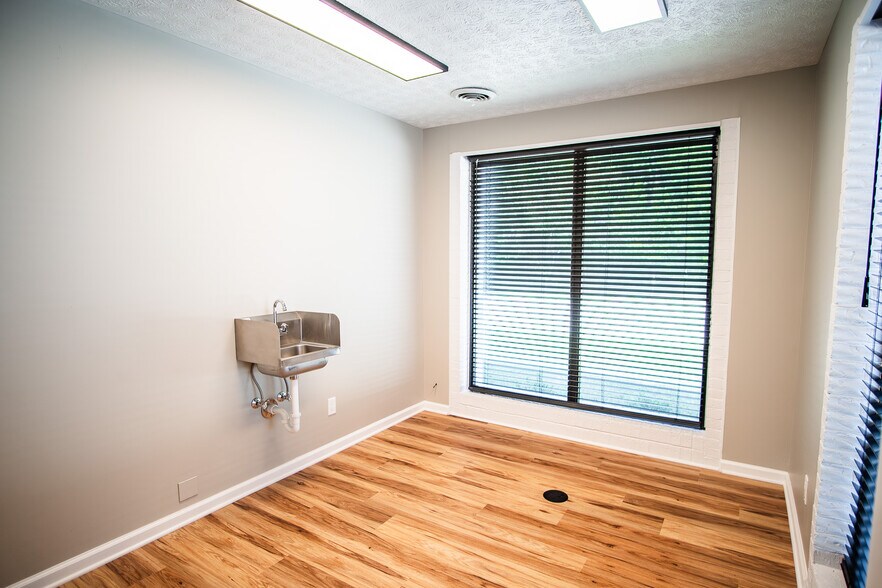More Photos Of 508 Scarboro Ln, Oak Ridge Medical For Lease