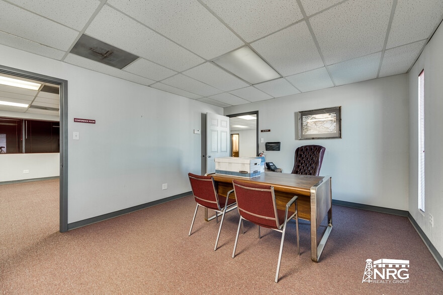 More Photos Of 715 W 81st St, Odessa Warehouse For Sale