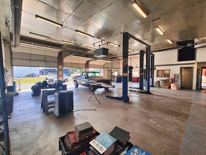 More Photos Of 202 N. Sixth St, Altamont Industrial For Sale