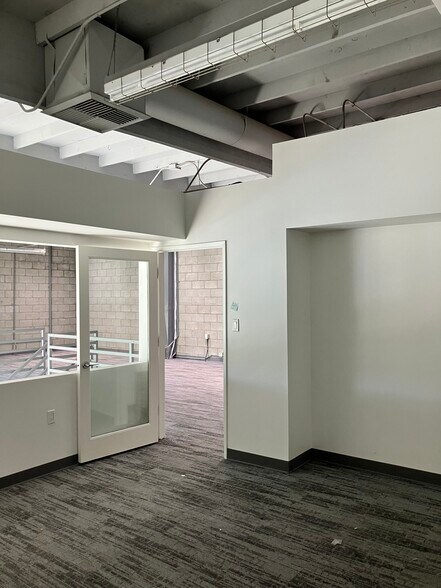 More Photos Of 4052-4058 Del Rey Ave, Marina del Rey Loft Creative Space For Lease