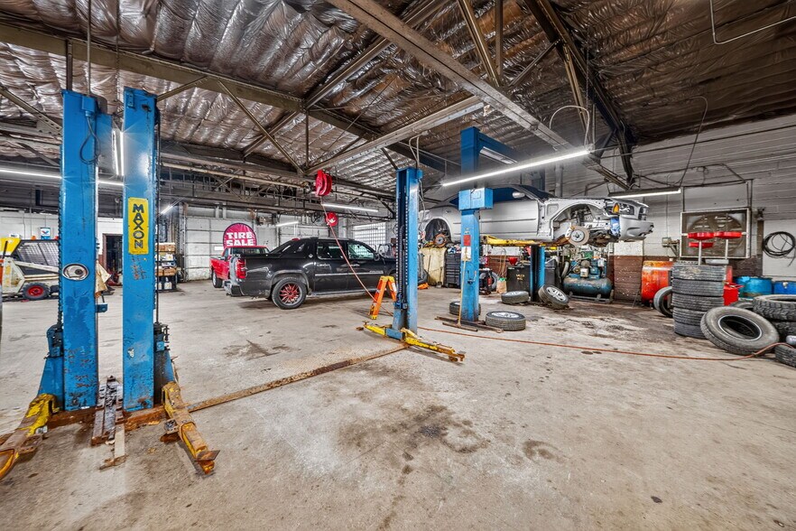 More Photos Of 5009 Xerxes Ave S, Minneapolis Auto Repair For Sale