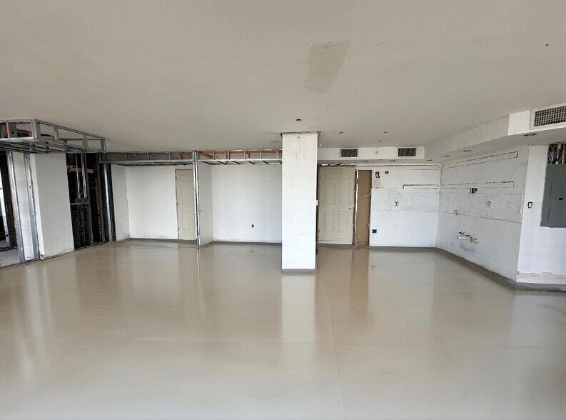 More Photos Of 1720 Harrison St, Hollywood Office Residential For Lease