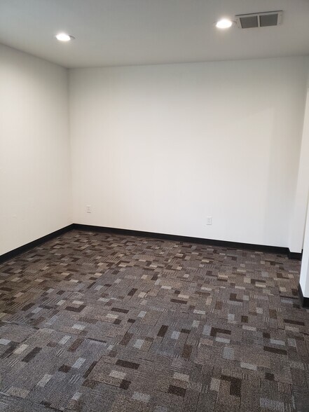 Primary Photo Of 15325 Highway 99, Lynnwood Office For Lease