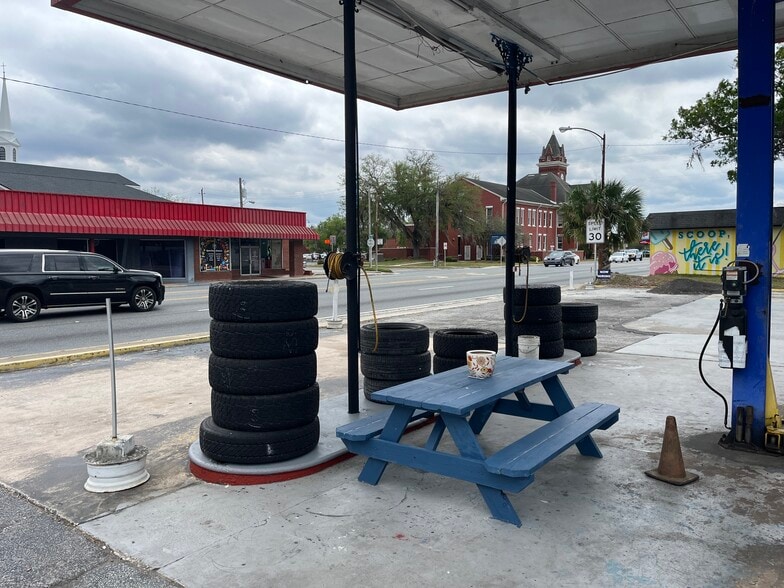 More Photos Of 207 N Temple Ave, Starke Auto Repair For Sale