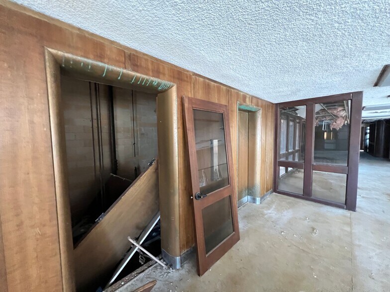 More Photos Of 100 N Main St, Corsicana Office Residential For Sale