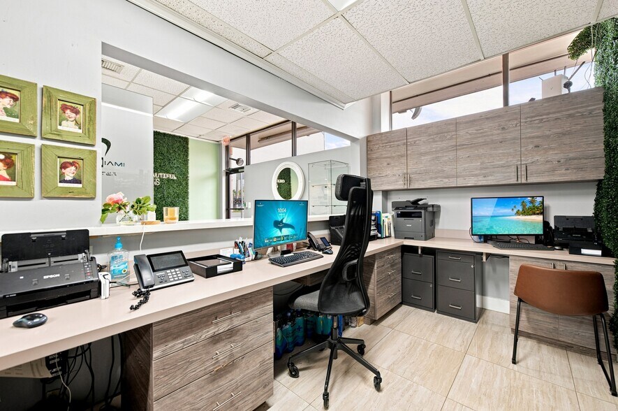 More Photos Of 610-618 NE 124th St, North Miami Office For Sale