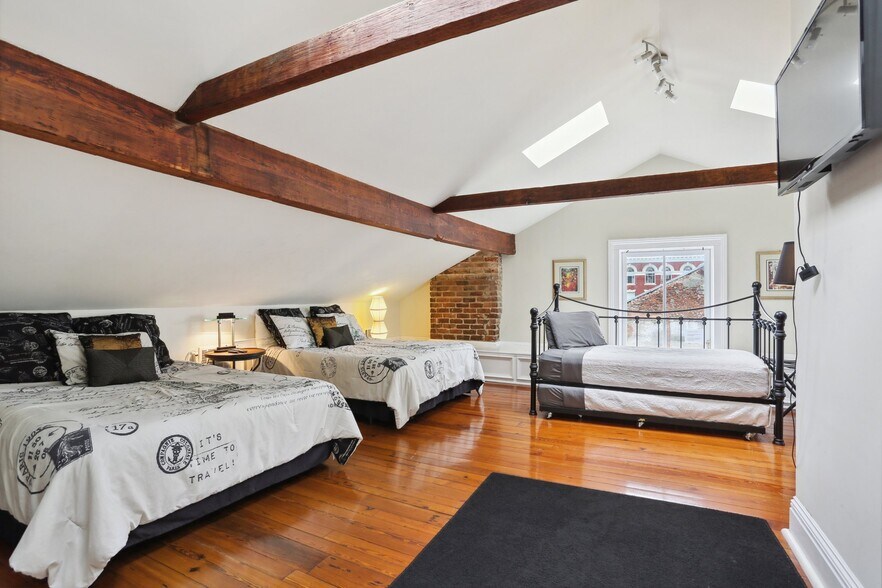 More Photos Of 842 Camp St, New Orleans Specialty For Sale