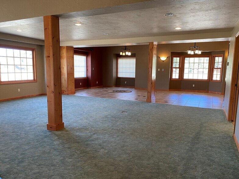 More Photos Of 173 Frontage Rd, South Fork Freestanding For Lease