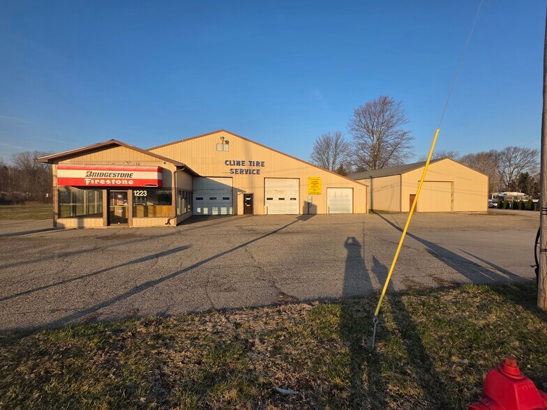 Primary Photo Of 1223 A N Cedar Rd, Mason Auto Repair For Sale