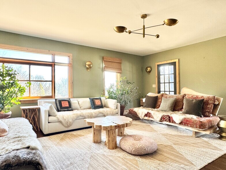 More Photos Of 62 Mount Pleasant Rd, Columbia Specialty For Sale