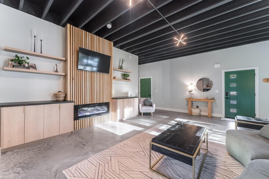 More Photos Of 13870 HWY 279, Gravette Flex For Sale