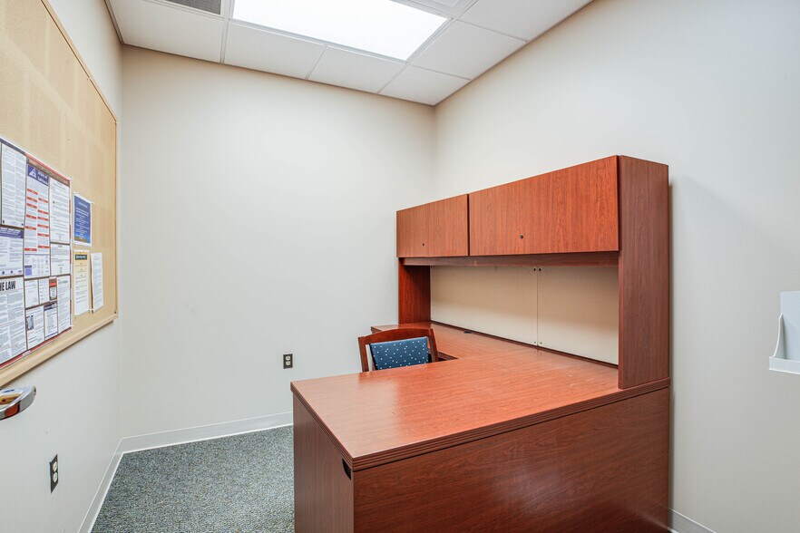 More Photos Of 9530 Cosner Dr, Fredericksburg Medical For Lease
