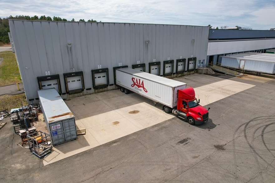 More Photos Of 260 Kenneth Welch Dr, Lakeville Warehouse For Lease