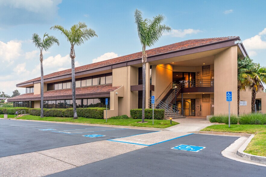 More Photos Of 6390 Greenwich Dr, San Diego Loft Creative Space For Lease