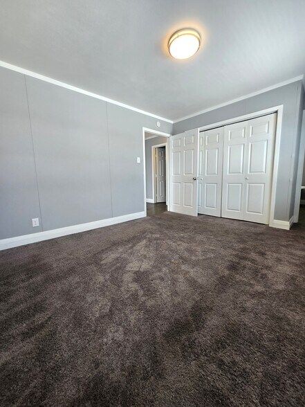 More Photos Of 406 N Carrier Pky, Grand Prairie Storefront Retail Office For Sale