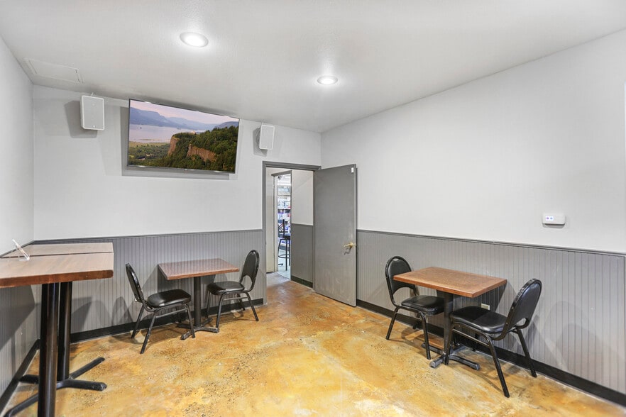 More Photos Of 31815 E Historic Columbia RI Hwy, Troutdale Convenience Store For Sale