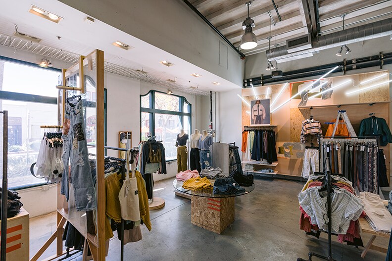 More Photos Of 622 State St, Santa Barbara Storefront For Sale