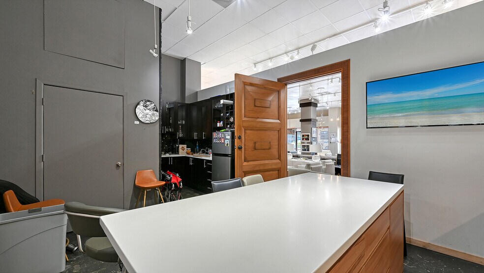 More Photos Of 622 Central Ave, Sarasota Freestanding For Sale