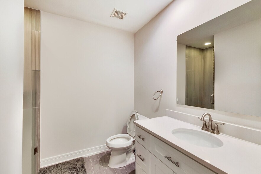 More Photos Of 2636 N Lincoln Ave, Chicago Apartments For Sale