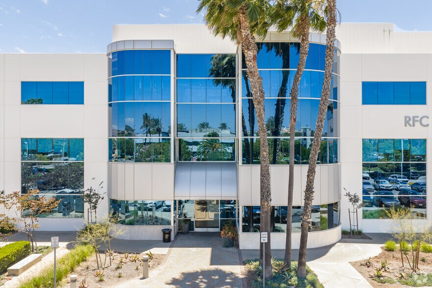 More Photos Of 400 E Rincon St, Corona Office For Sale