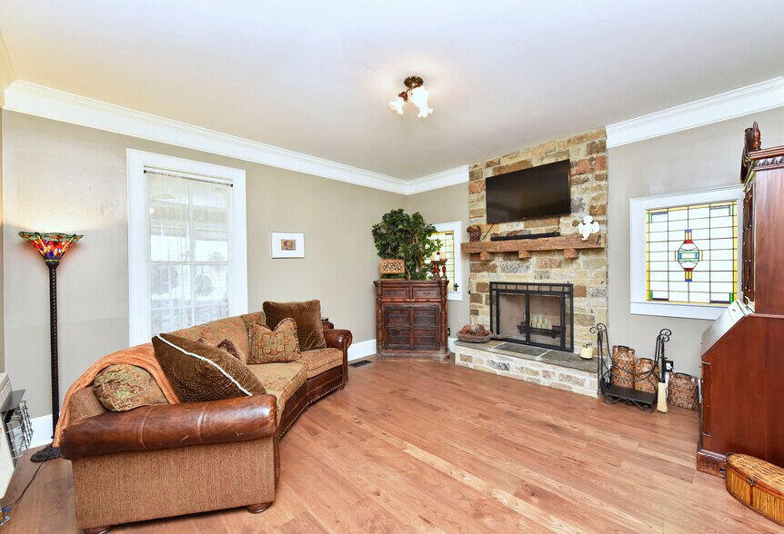 More Photos Of 315 Cedar St, New Ulm Specialty For Sale