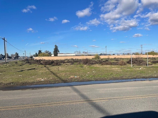 More Photos Of 1316 K st, Tulare Land For Sale