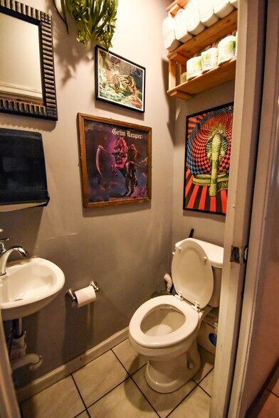 More Photos Of 2337 18th St NW, Washington Storefront Retail Residential For Lease