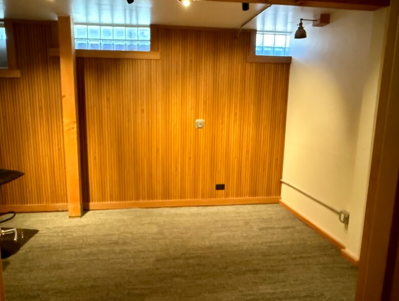 More Photos Of 206 State St, Hood River Storefront For Lease
