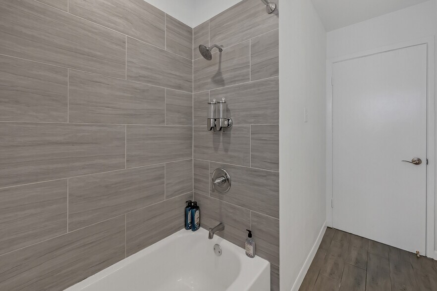 More Photos Of 5415 Carew St, Houston Specialty For Sale