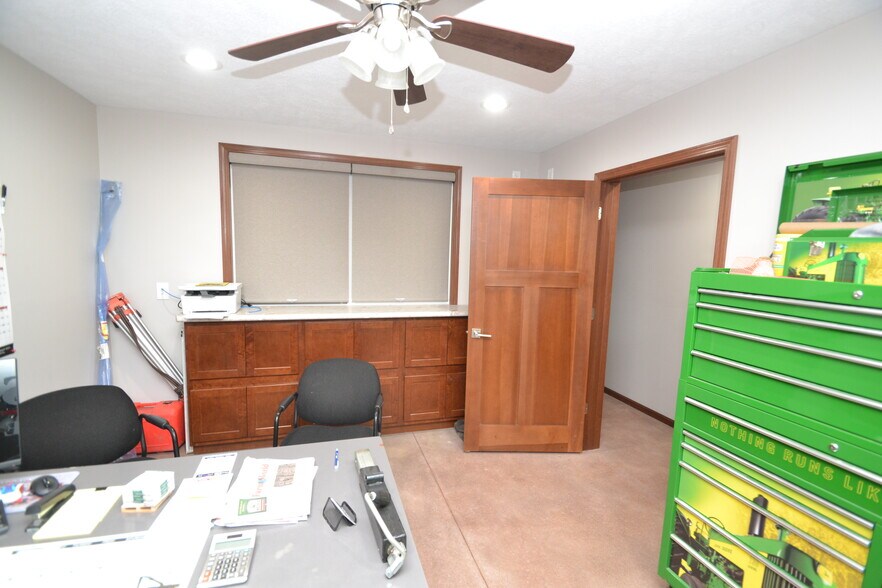 More Photos Of 3247 E State Road 28, Tipton Warehouse For Sale