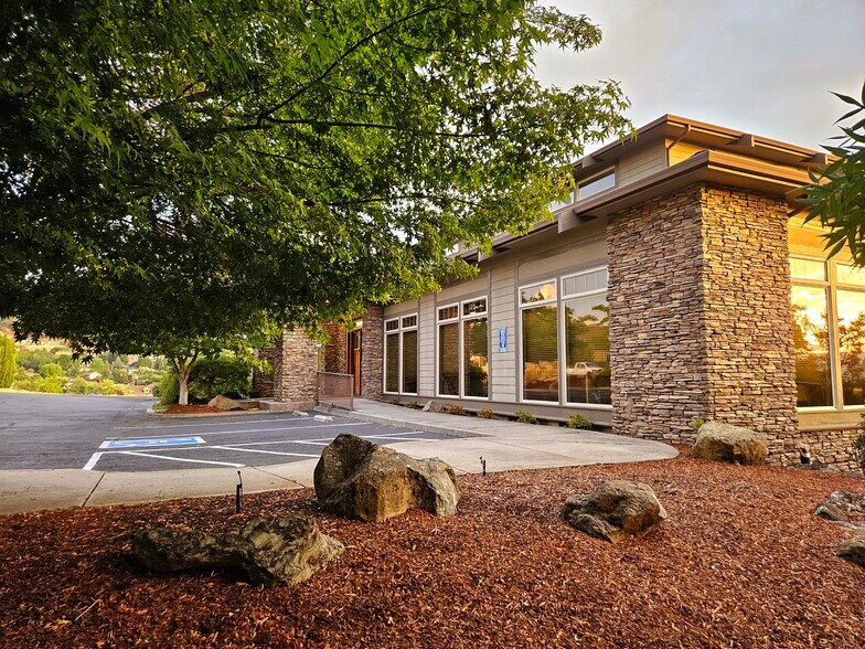 More Photos Of 4497 Brown Ridge Ter, Medford Office For Sale