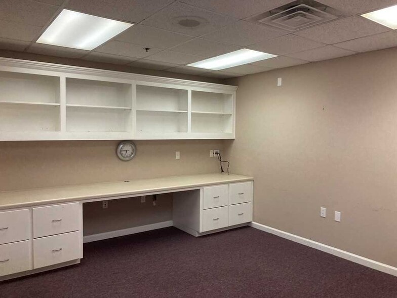 More Photos Of 1036 W Main St, Dothan Light Manufacturing For Sale