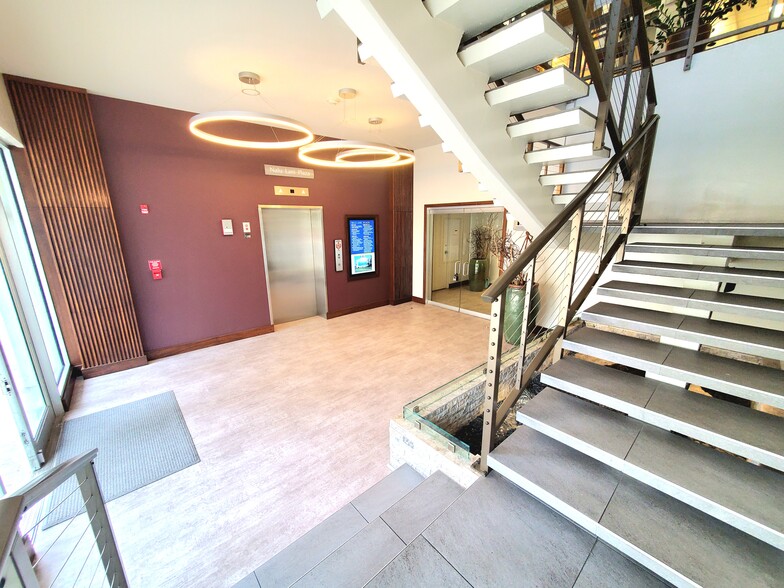 More Photos Of 401 Kamakee St, Honolulu Office For Lease