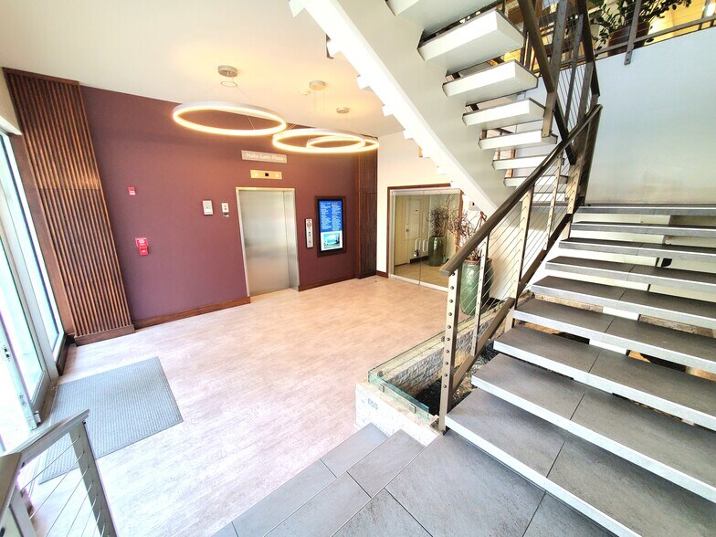 More Photos Of 401 Kamakee St, Honolulu Office For Sale