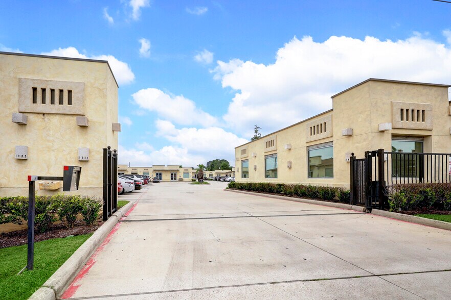 More Photos Of 25329 Budde Rd, The Woodlands Unknown For Lease