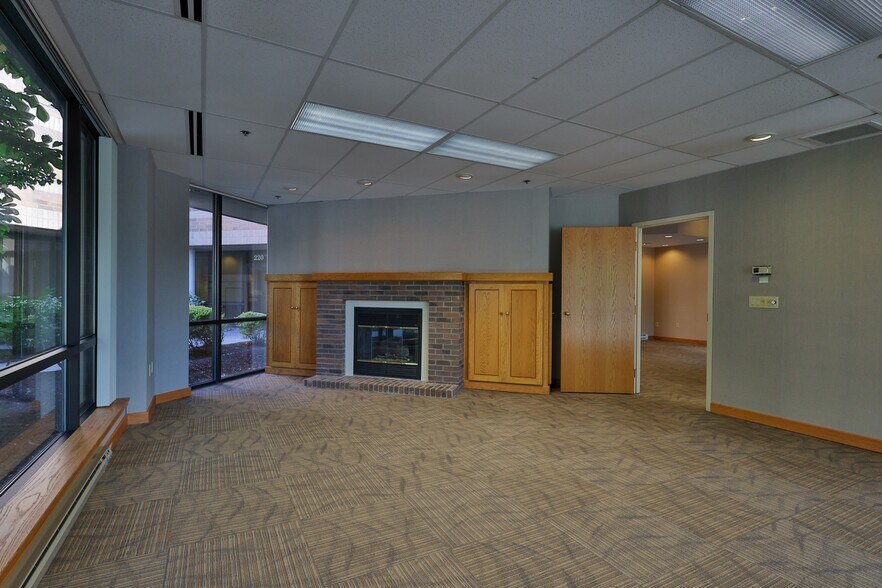 More Photos Of 1525 Valley Center Pky, Bethlehem Unknown For Lease