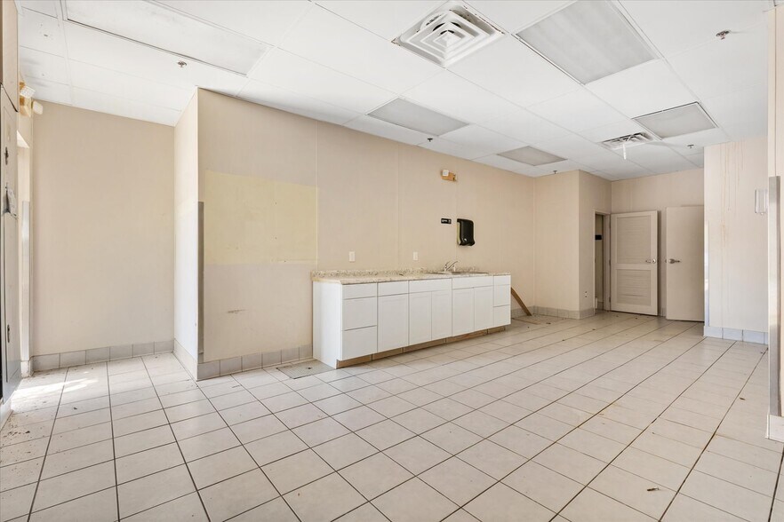 More Photos Of 440-500 W Gulf Atlantic Hwy, Wildwood Unknown For Lease