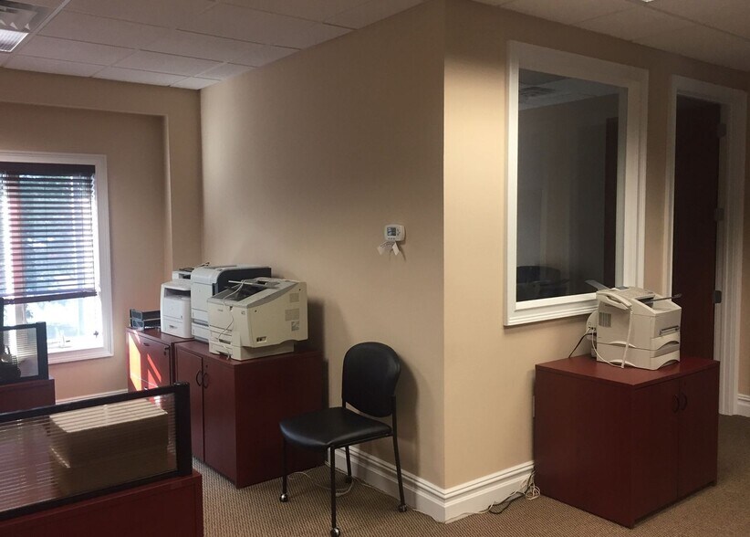 More Photos Of 802 W Park Ave, Ocean Office For Sale