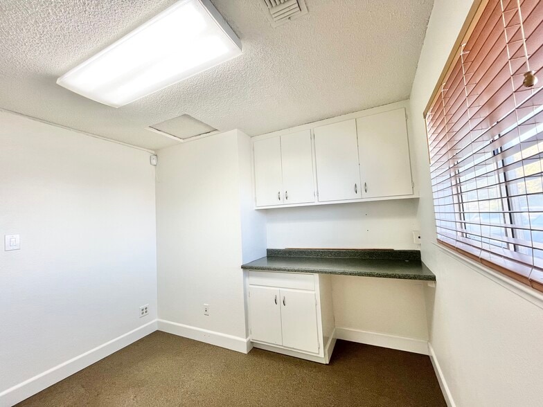 More Photos Of 1137 Smith Ln, Roseville Office For Sale