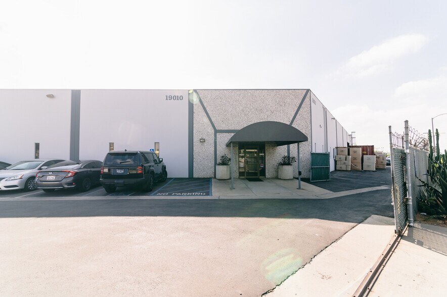 More Photos Of 19010 S Alameda St, Rancho Dominguez Distribution For Lease