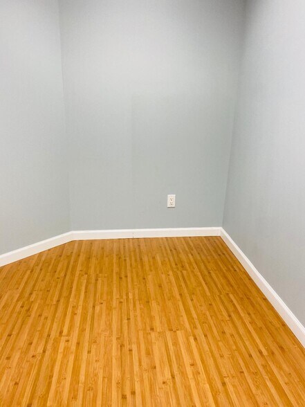 More Photos Of 535 S Broadway, Hicksville Office For Lease