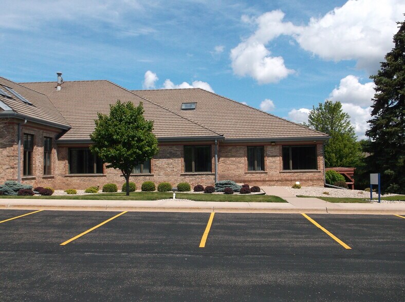 More Photos Of 2450 Witzel Ave, Oshkosh Office For Sale