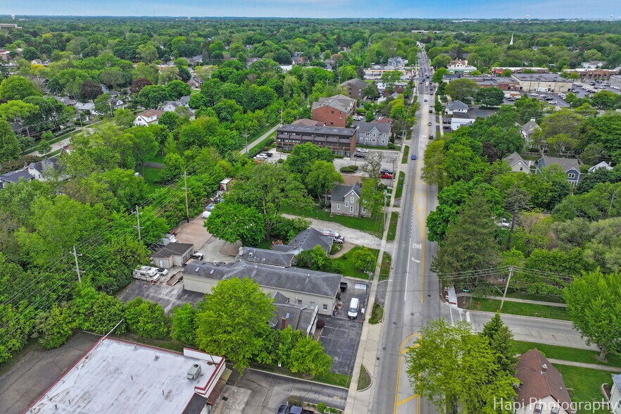 More Photos Of 401 E Park Ave, Libertyville Freestanding For Sale