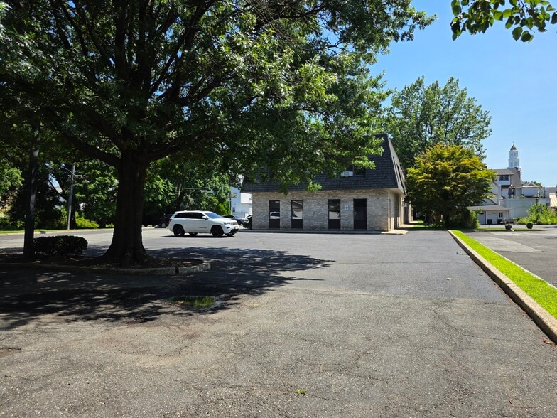 More Photos Of 329 Belleville Ave, Bloomfield Medical For Lease