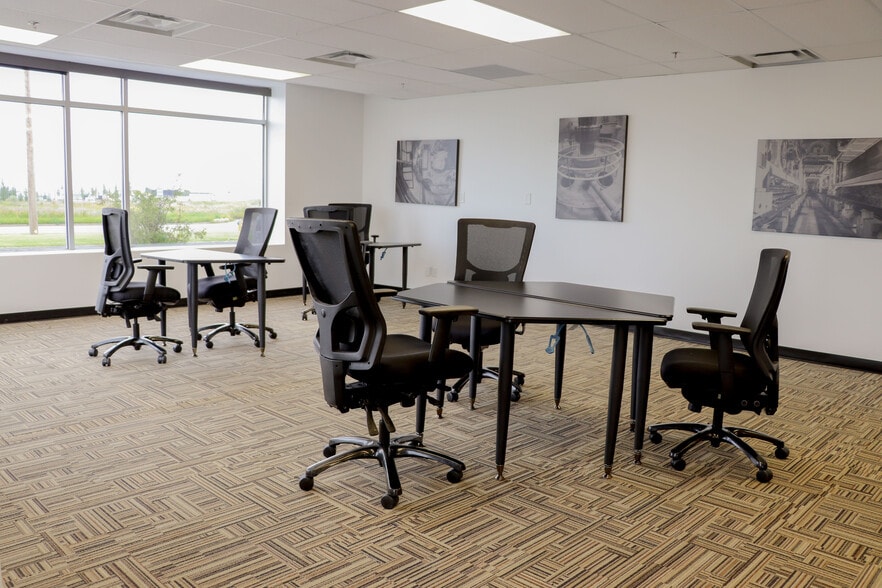 More Photos Of 3601 82nd Ave, Leduc Flex For Lease