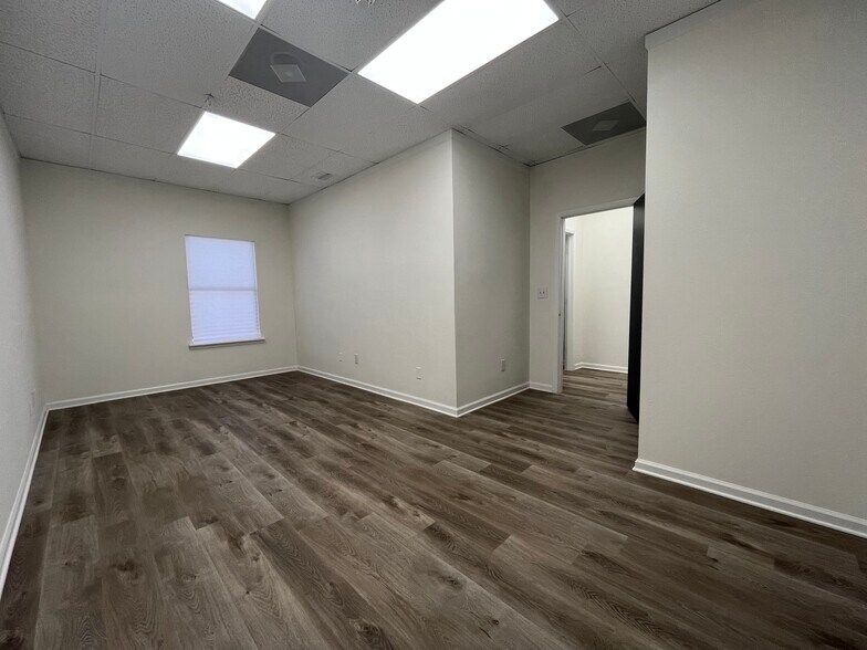 More Photos Of 4231 Walnut Bend, Jacksonville Office For Lease
