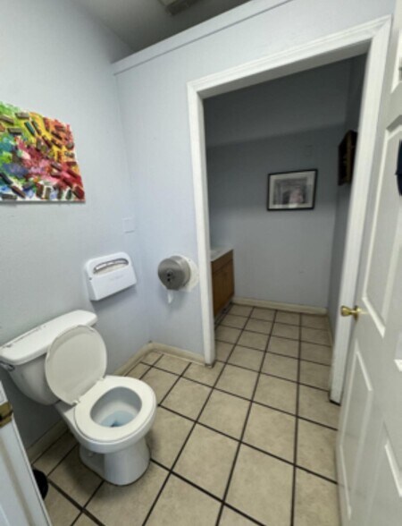 More Photos Of 3827 W Rosecrans Ave, Hawthorne Storefront For Lease